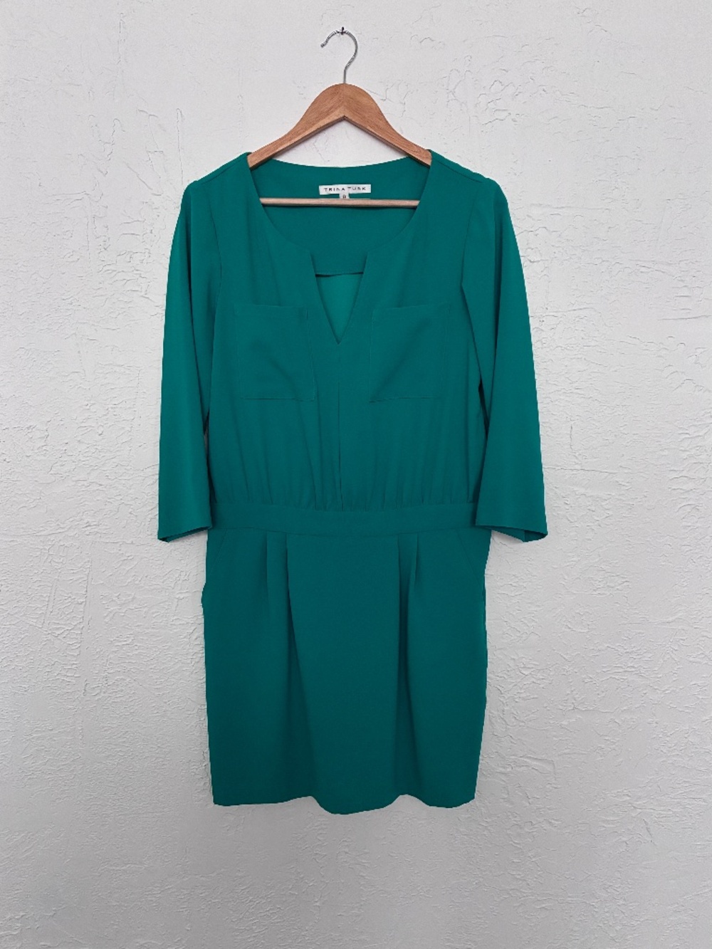 Trina Turk Green Dress V Neck 3/4 Length Sleeve Size 8